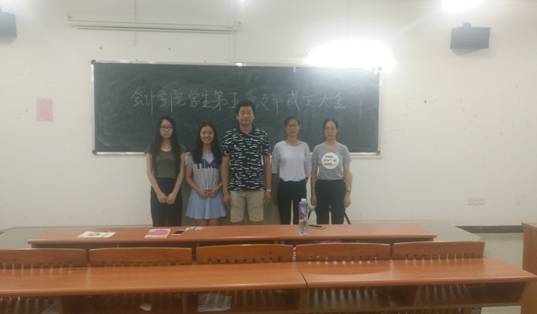 太阳成集团tyc122cc学生第五党支部全体成员合影留念